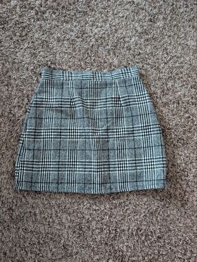 Plaid Mini Skirt in Black & White - Classic Check Pattern Size Medium